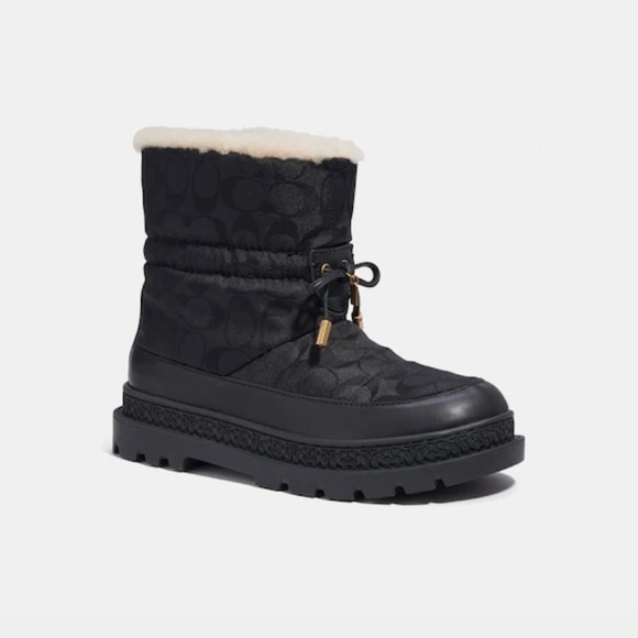 Size 10 coach snow boots never worn new with tags - Picture 2 of 4